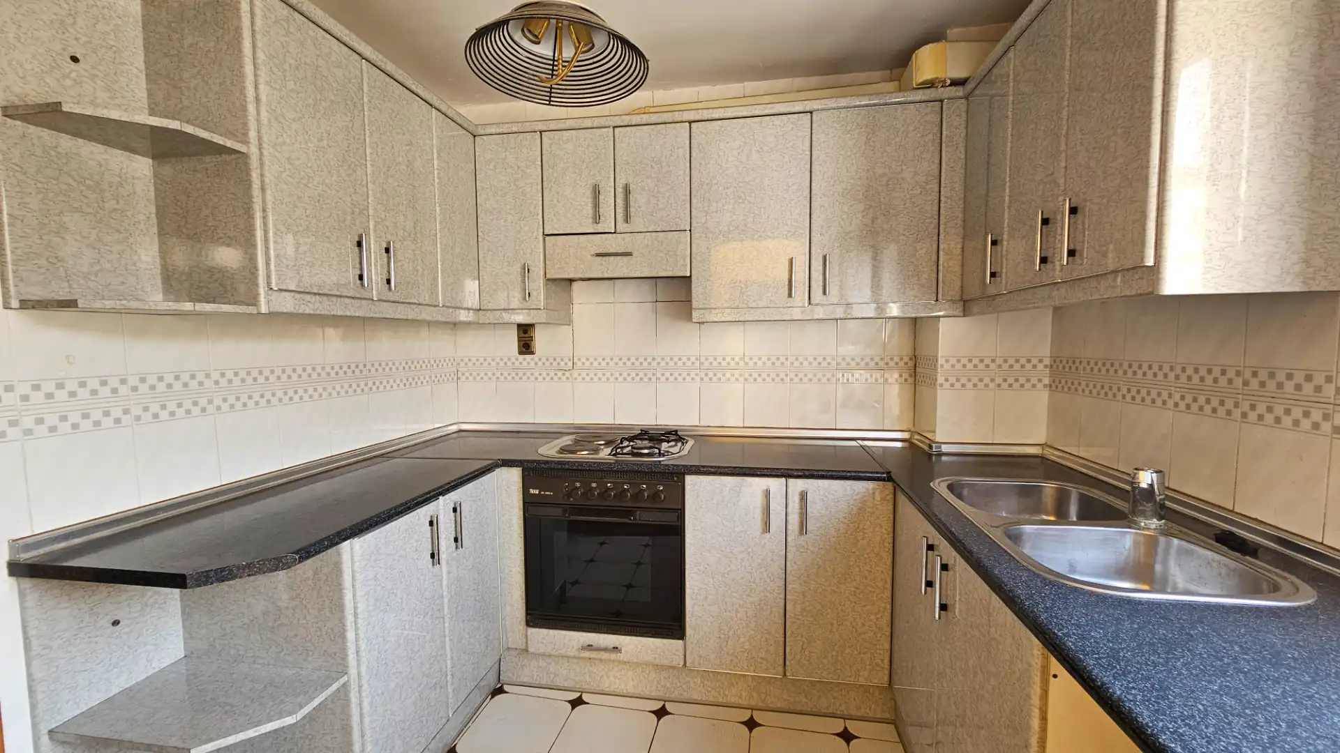 Kitchen of Flat for sale in Zaragoza