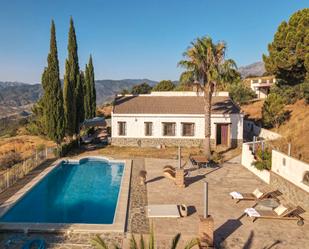 Vista exterior de Casa o xalet en venda en Alozaina amb Aire condicionat i Piscina