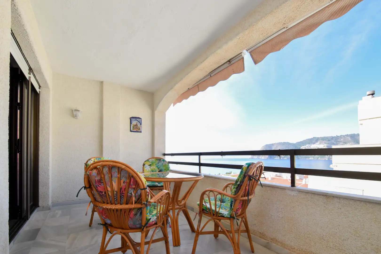 Terrasse von Wohnungen zum Verkauf in Almuñécar mit Klimaanlage, Terrasse und Möbliert