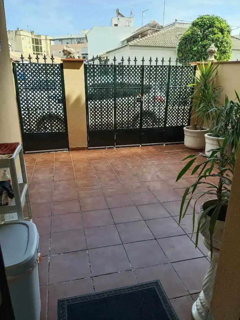 Terrassa de Casa adosada en venda en La Rinconada amb Aire condicionat i Balcó