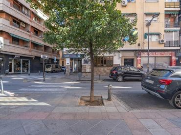 Pis amb balcó en venda a Calle Obispo Hurtado 13