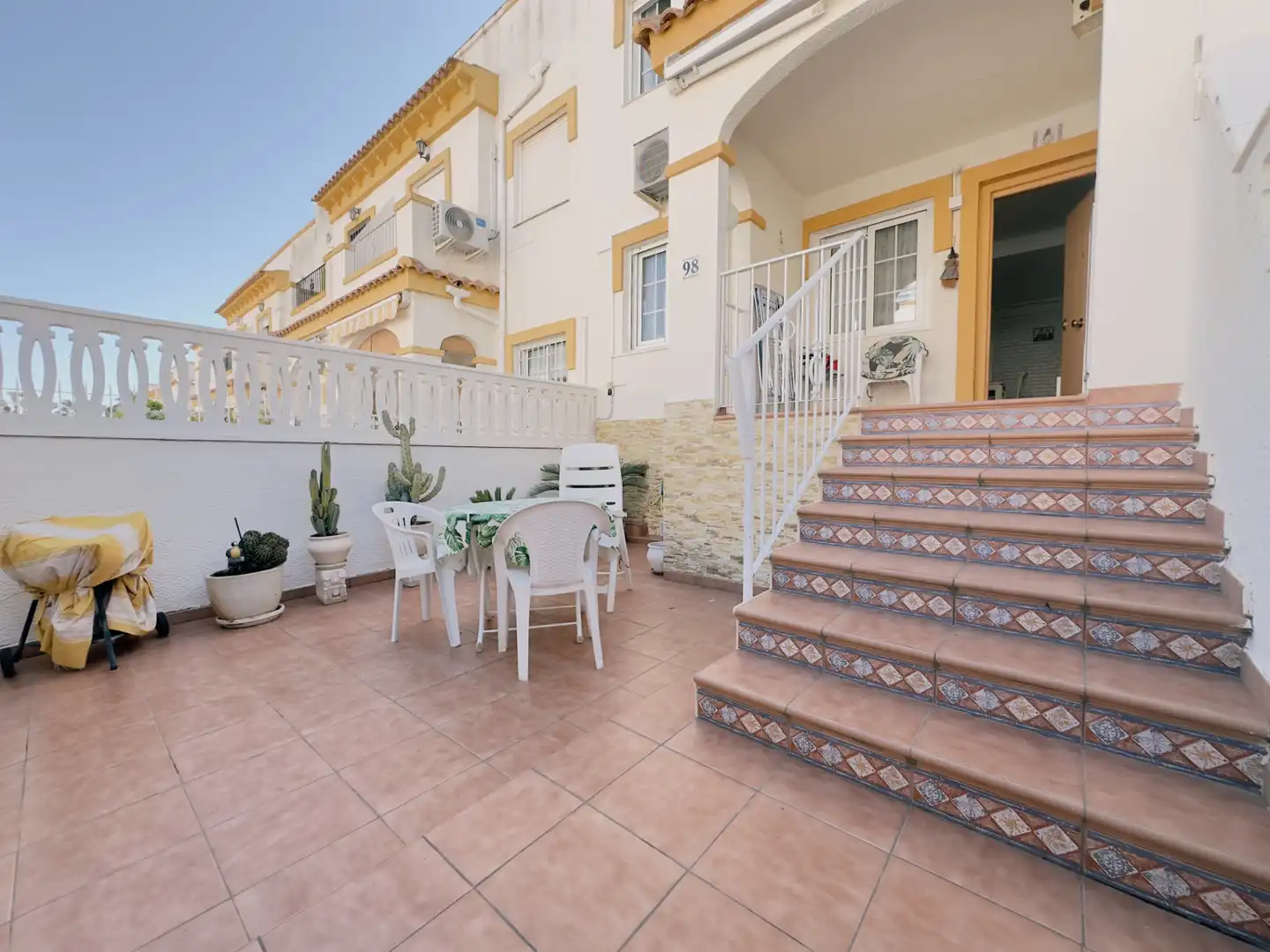 Reihenhaus mit Terrasse zum Verkauf in Avinguda D'Escandinàvia 23, imagen 4