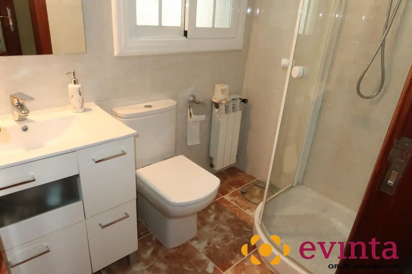 Baño de Casa o chalet en venta en Vallirana con Calefacción, Jardín privado y Terraza
