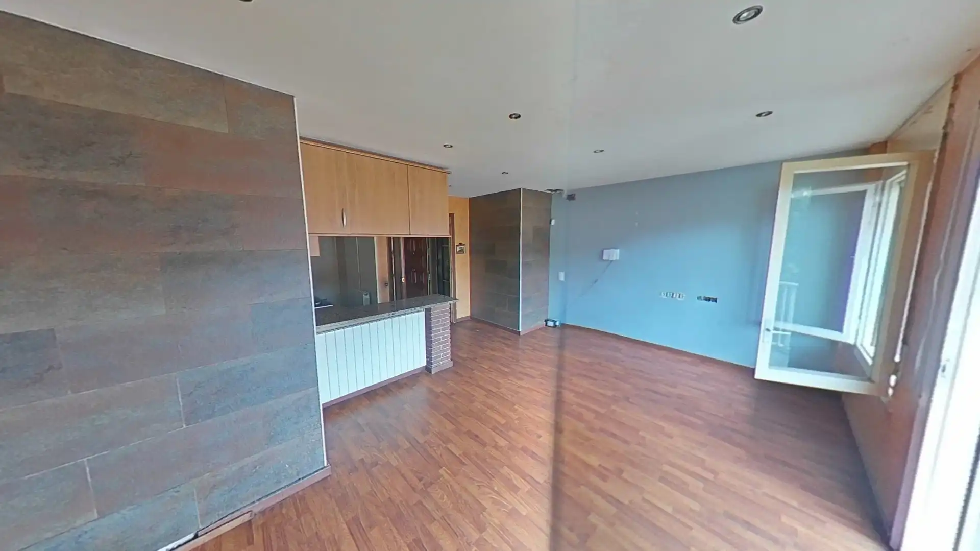 Piso en venta en Manlleu con Calefacción, Parquet y Terraza