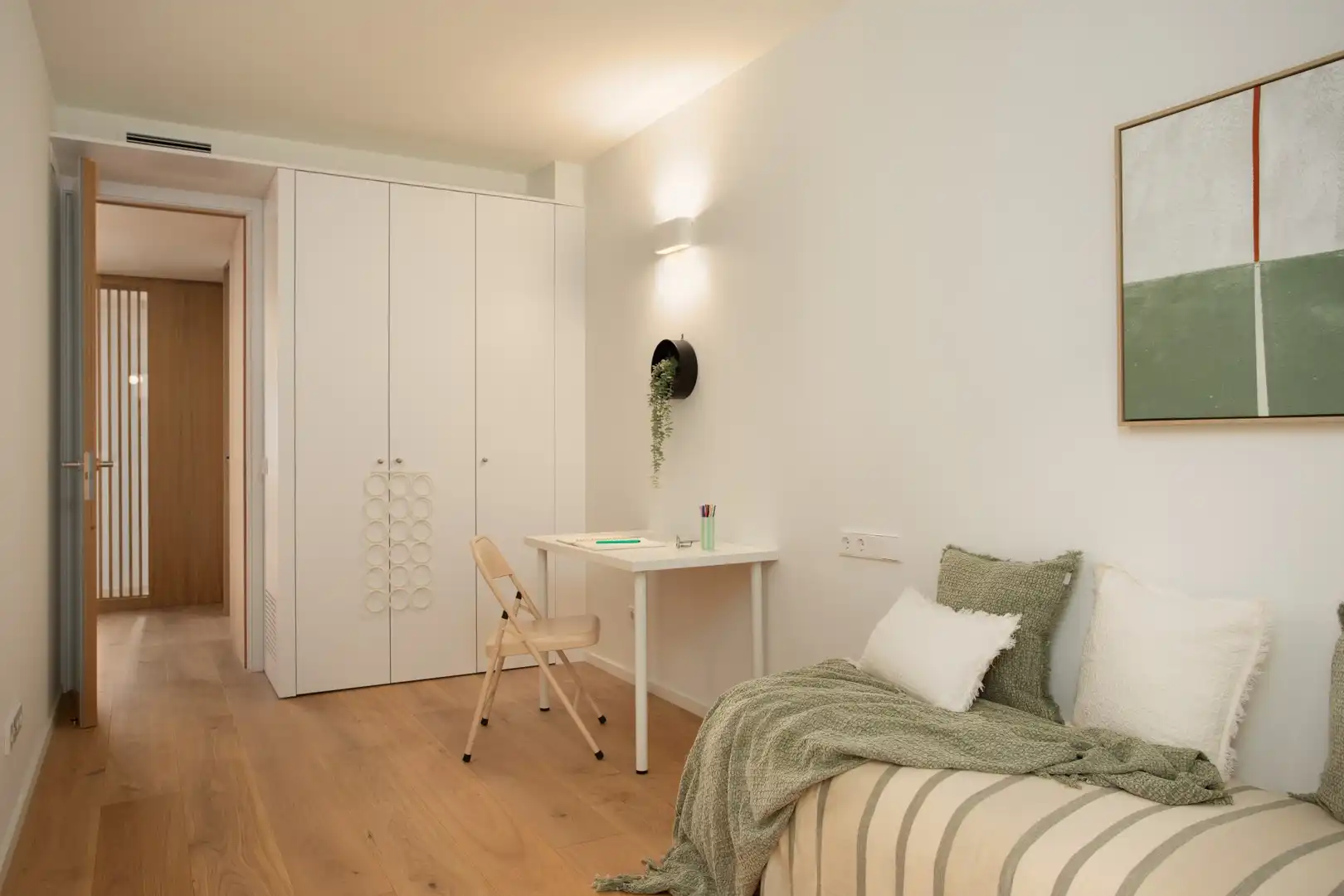 Dormitori de Pis en venda en Girona amb Aire condicionat, Calefacció i Terrassa