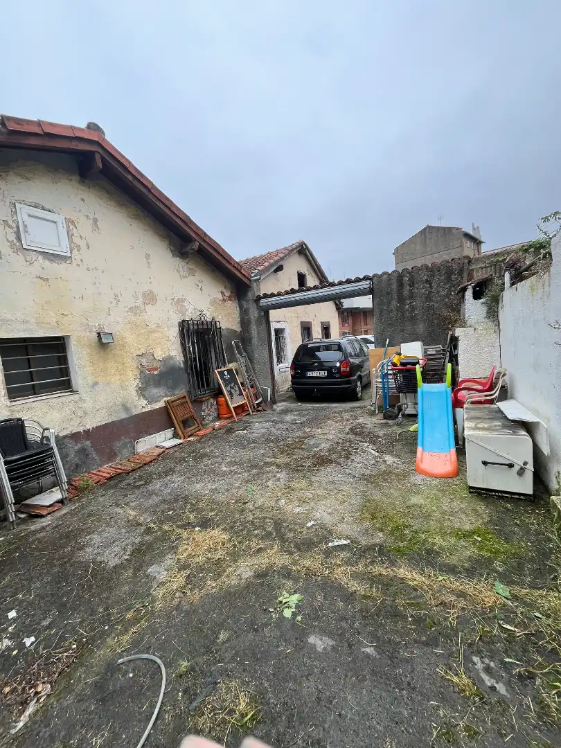 Parking de Casa adosada en venta en Santurtzi  con Jardín privado, Terraza y Balcón