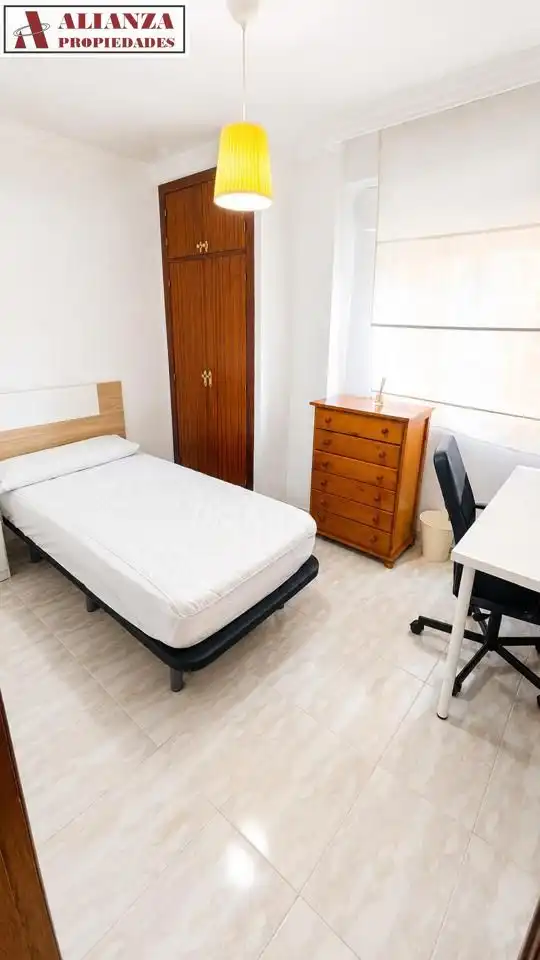 Bedroom of Flat for rent in Málaga  with Air Conditioner, Terrace and Furnished