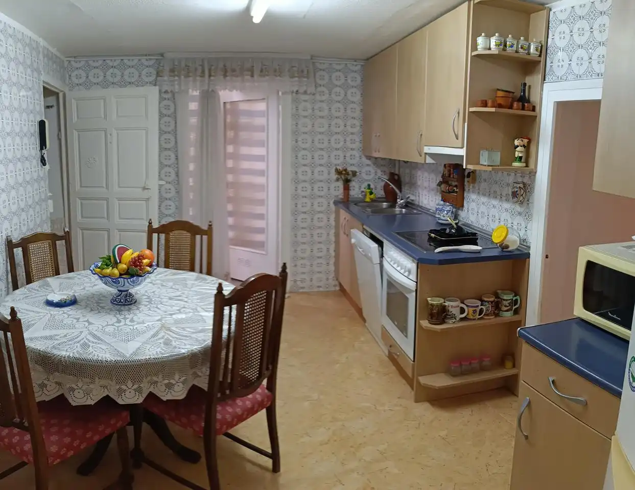 Cuina de Casa o xalet en venda en Sabiñán amb Jardí privat, Terrassa i Moblat
