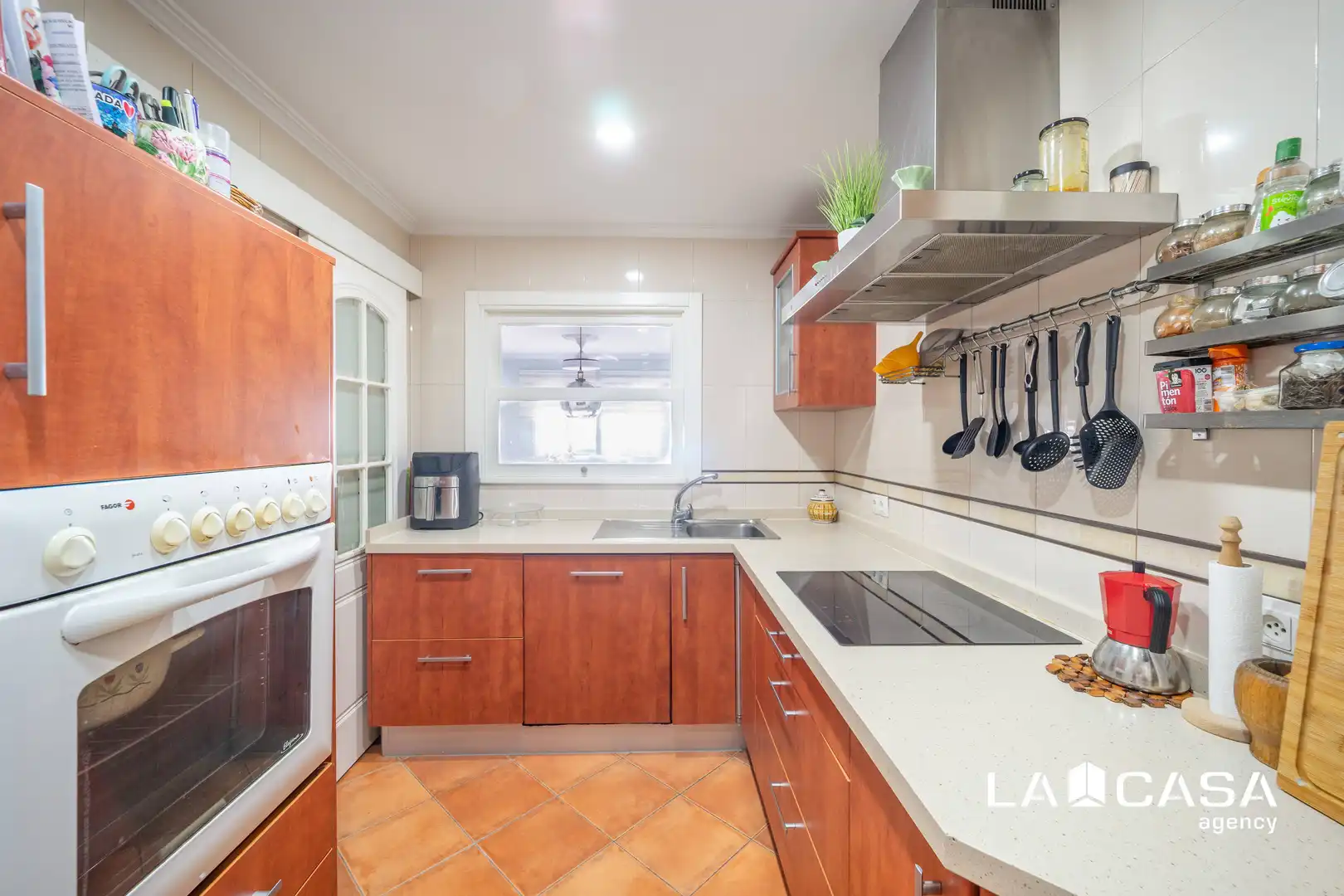 Cocina de Piso en venta en Dos Hermanas con Aire acondicionado, Trastero y Piscina