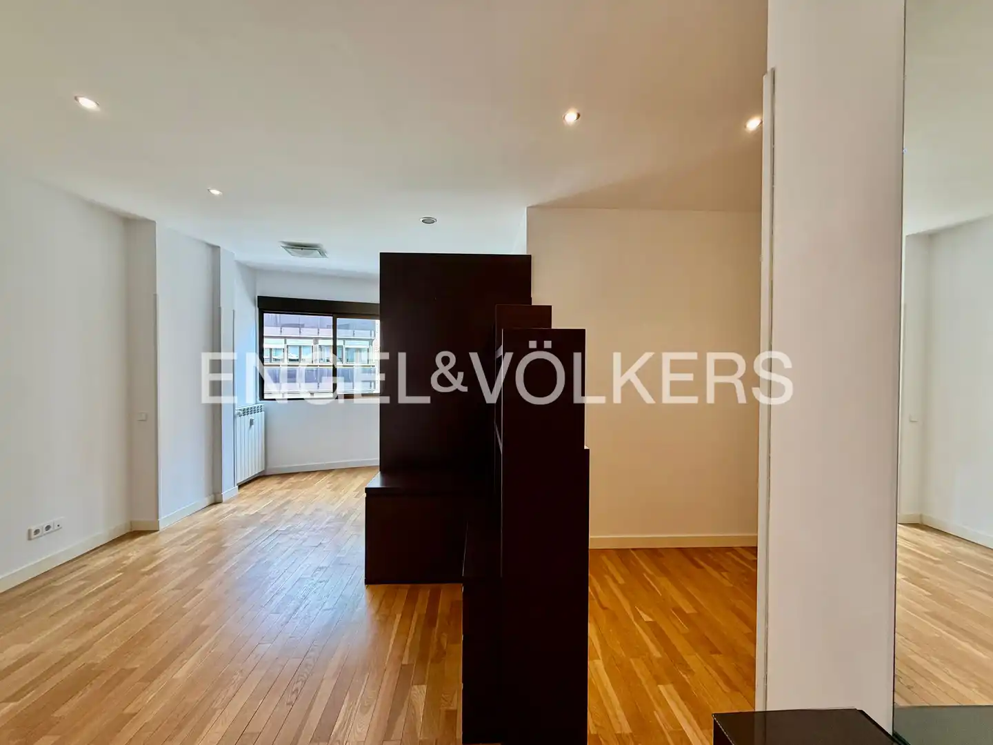 Flat for rent in Madrid  with Air Conditioner and Heating