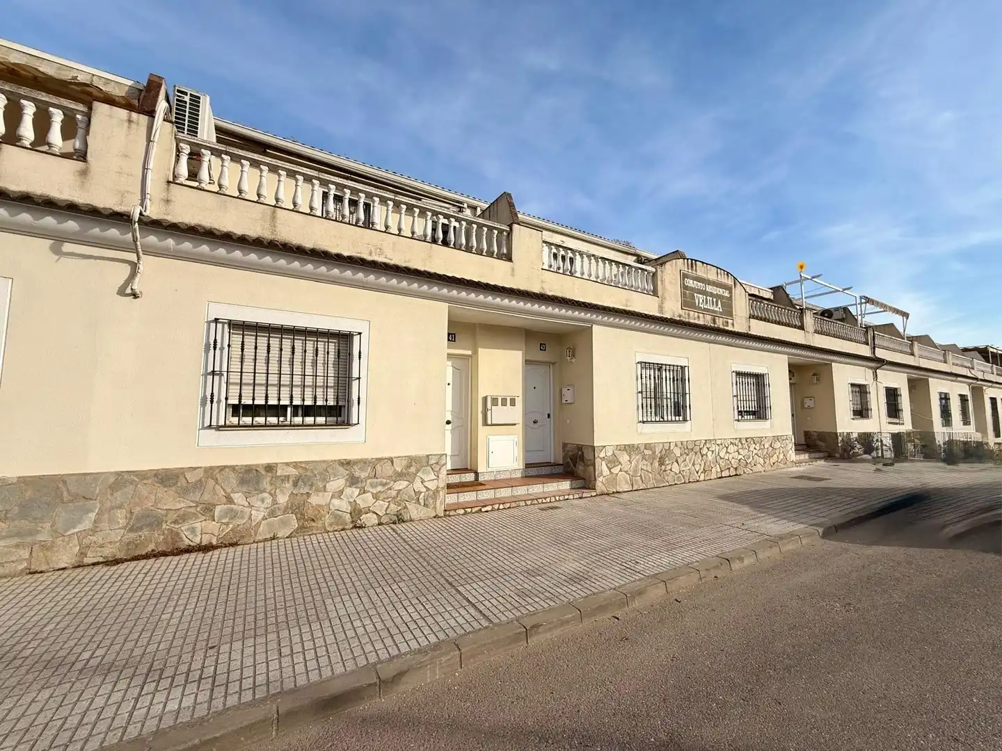 Außenansicht von Einfamilien-Reihenhaus zur Miete in Badajoz mit Klimaanlage, Heizung und Terrasse