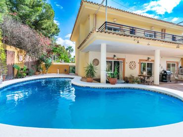 Casa aparellada amb balcó en venda a L'Albir
