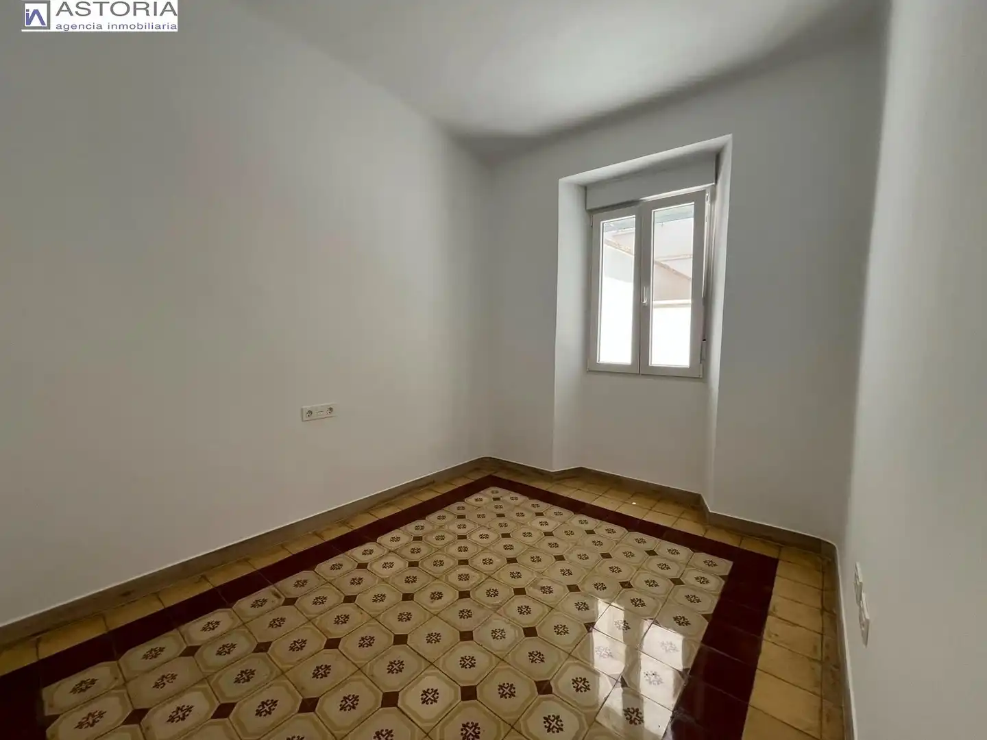 Wohnung zur Miete in Calle Calle Pintor Rodríguez Acosta, Camino de Ronda