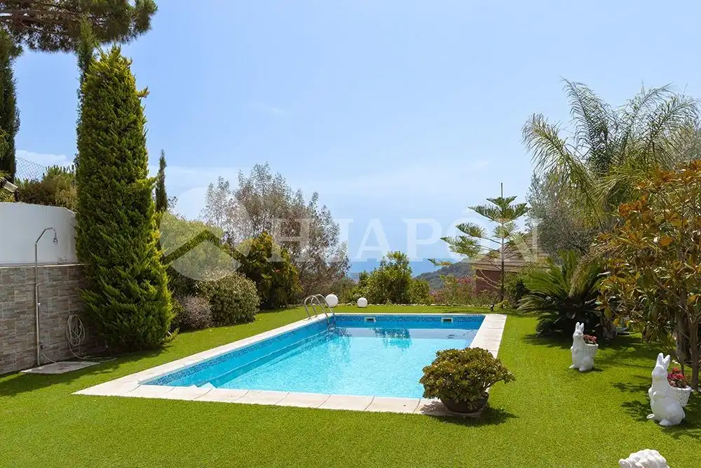 Casa con piscina en venta en Alella