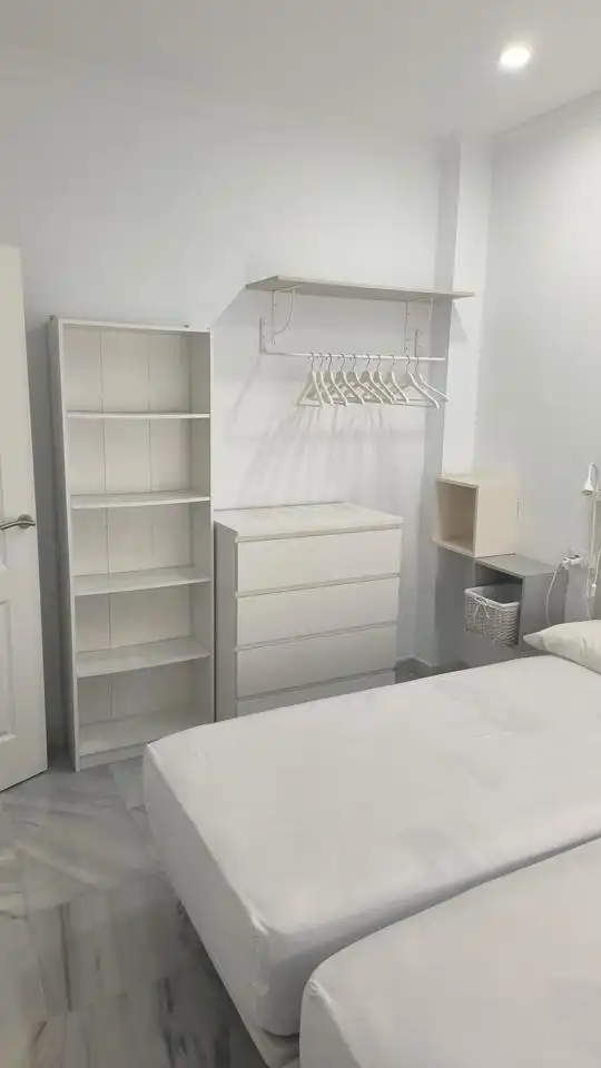 Dormitori de Apartament de lloguer en Jerez de la Frontera amb Aire condicionat i Moblat