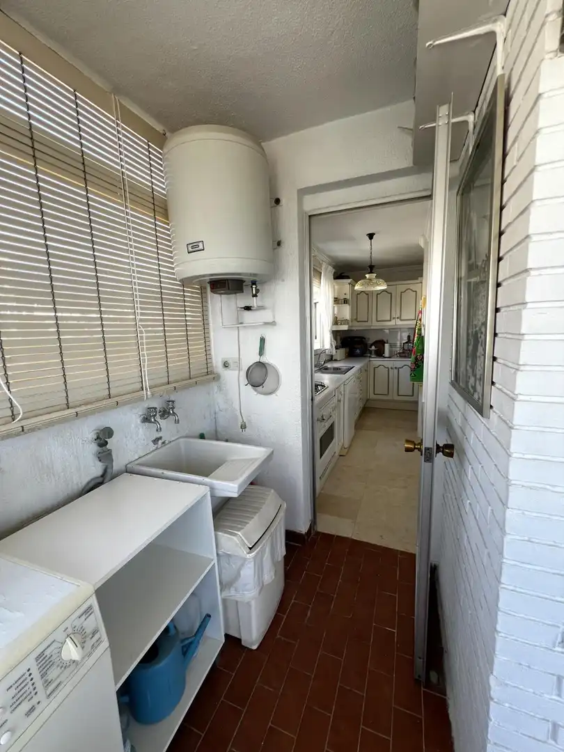 Cuina de Apartament en venda en Fuengirola amb Aire condicionat, Terrassa i Piscina comunitària