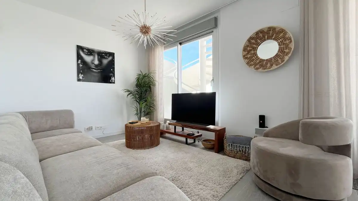 Sala de estar de Ático en venta en Estepona con Aire acondicionado, Terraza y Trastero