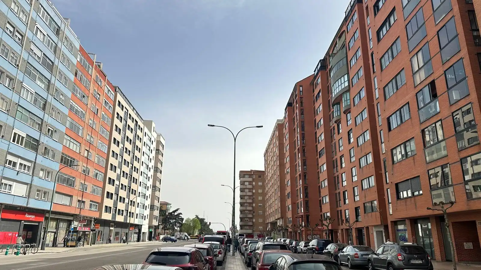 Vista exterior de Pis en venda en Burgos Capital amb Calefacció, Parquet i Terrassa