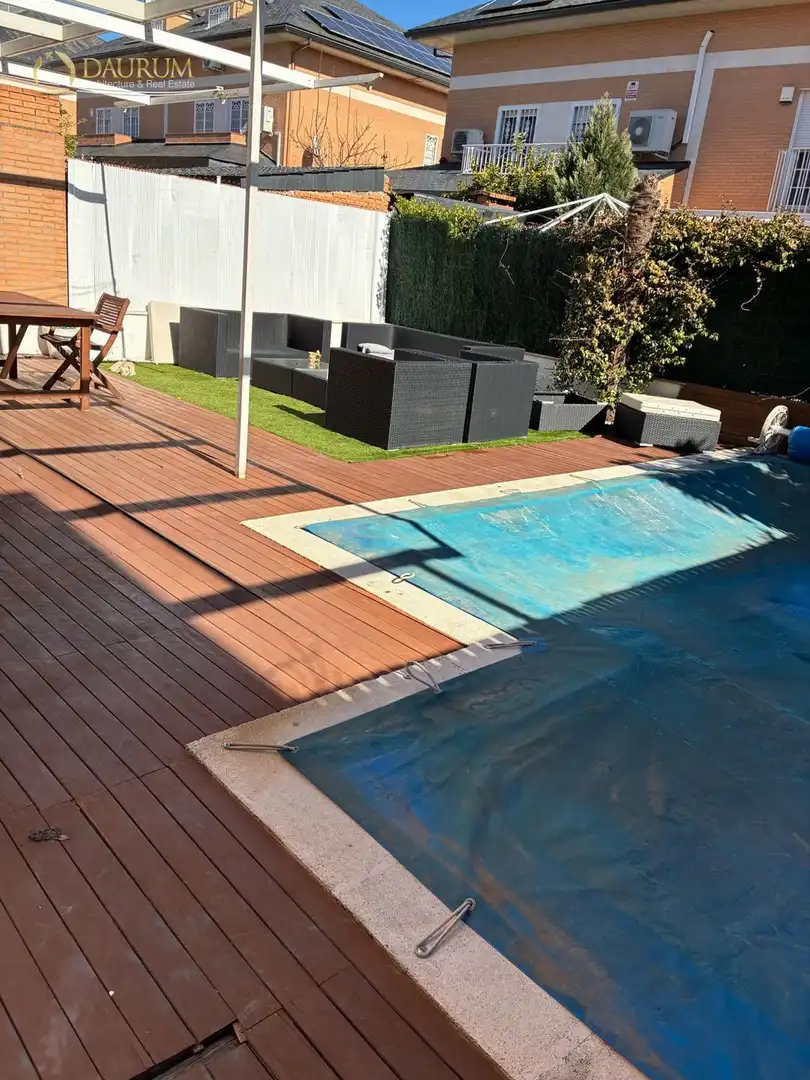Piscina de Casa adosada en venta en Rivas-Vaciamadrid con Aire acondicionado, Calefacción y Jardín privado