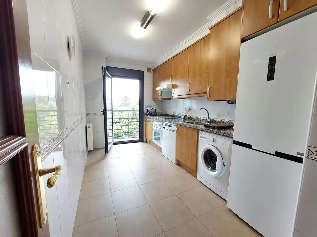 Kitchen of Flat for rent in Oviedo   with Heating, Storage room and Oven