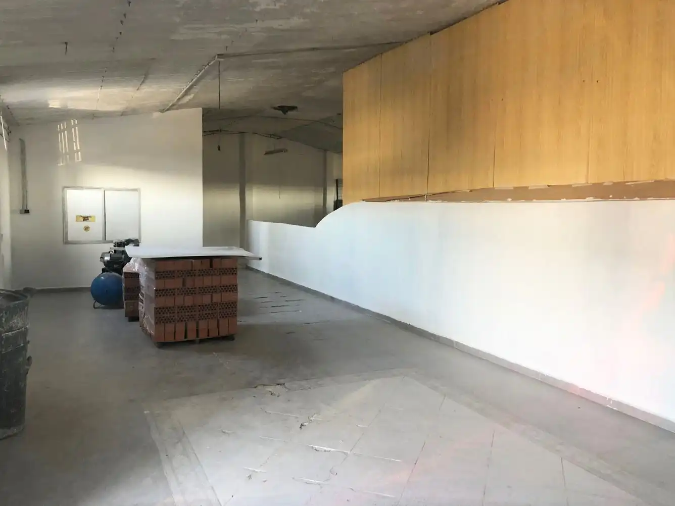 Nave industrial de alquiler en Serracines