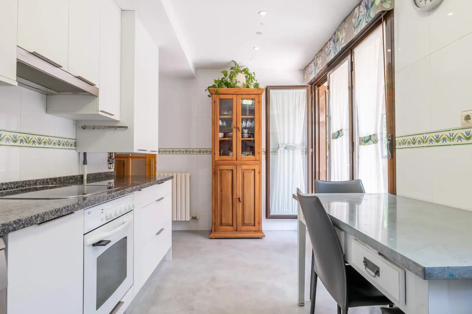 Kitchen of Duplexes for sale in Zaragoza  with Air Conditioner, Heating and Private garden