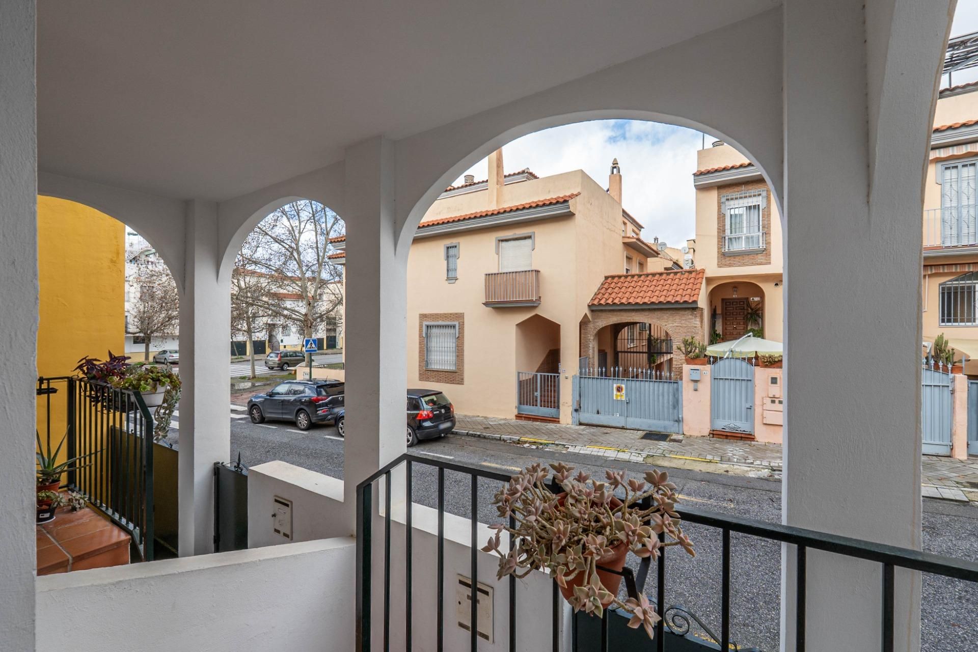 Vista exterior de Casa adosada en venta en  Granada Capital con Jardín privado, Terraza y Balcón
