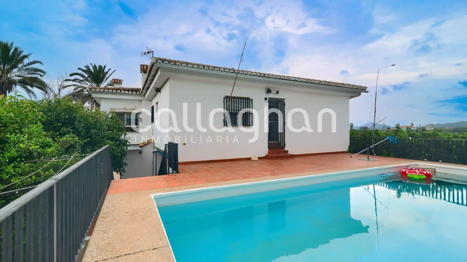 Vista exterior de Casa o xalet en venda en Alzira amb Piscina