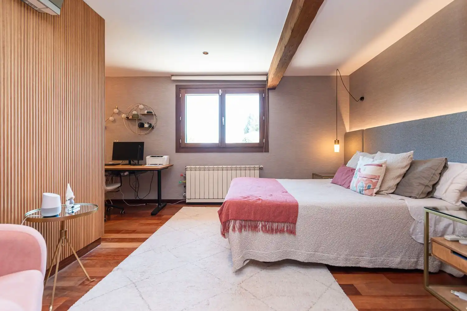 Schlafzimmer von Einfamilien-Reihenhaus zum Verkauf in Boadilla del Monte mit Klimaanlage, Heizung und Abstellraum