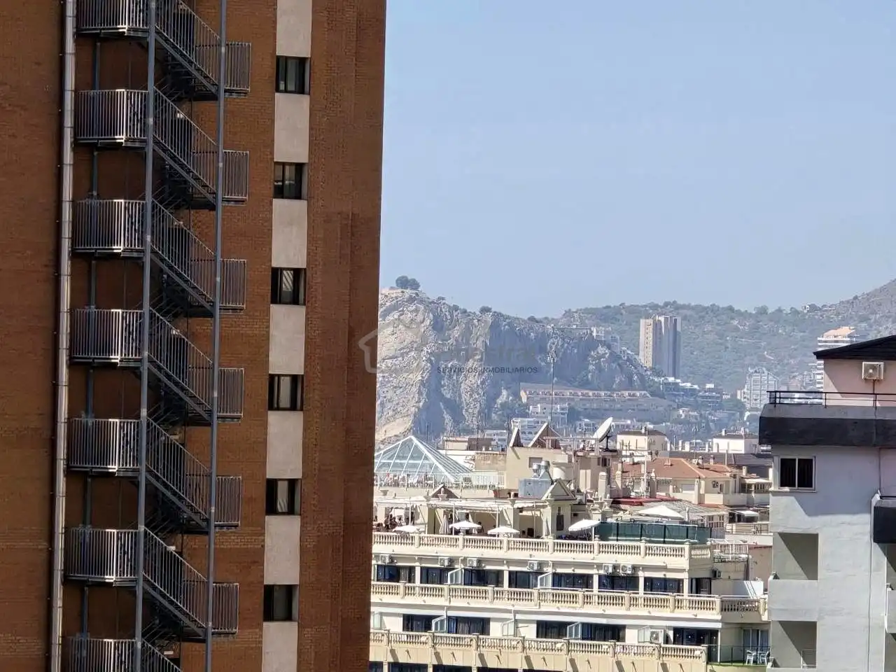 Vista exterior de Pis en venda en Benidorm amb Aire condicionat, Terrassa i Moblat