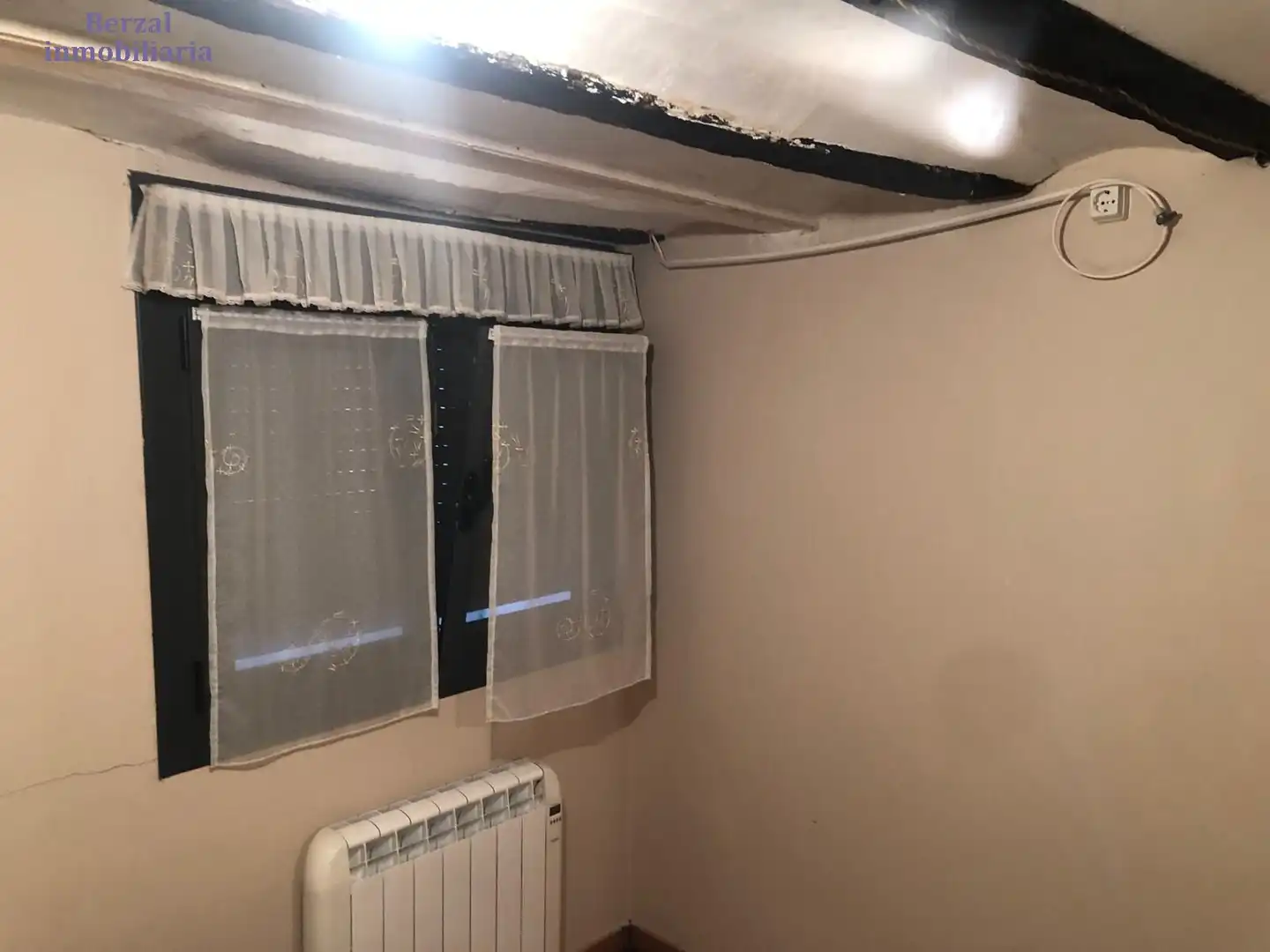 Dormitori de Casa o xalet en venda en Baños de Río Tobía amb Traster, Moblat i Balcó