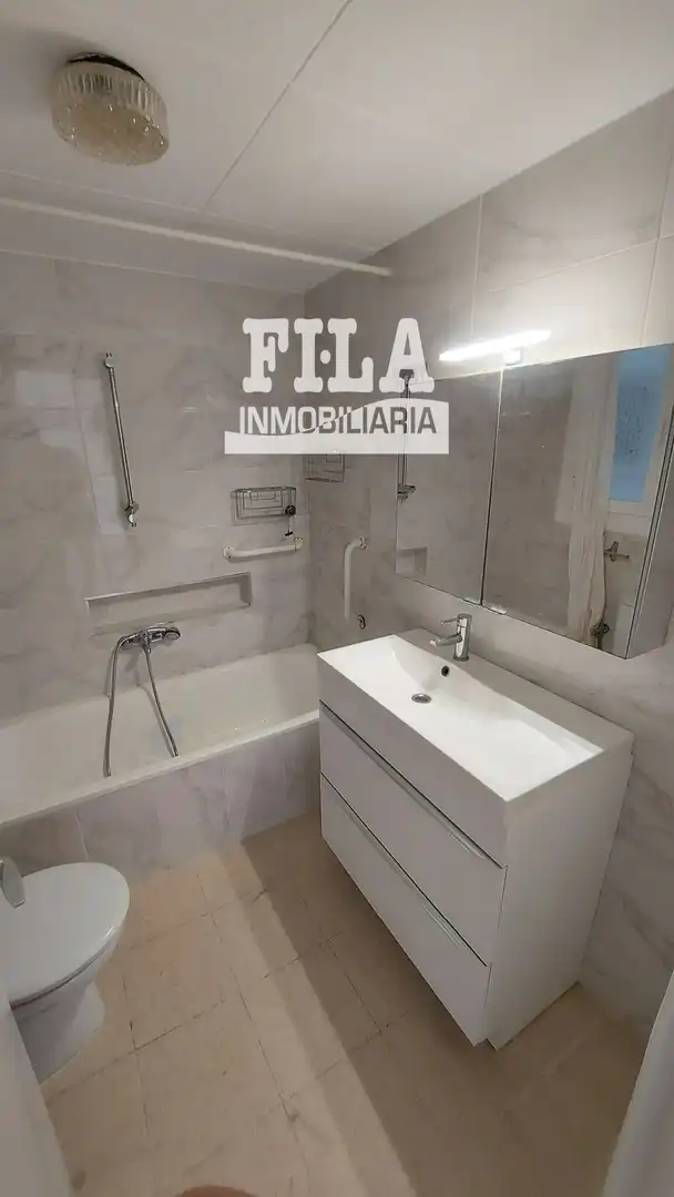 Baño de Piso en venta en Calafell con Calefacción y Terraza