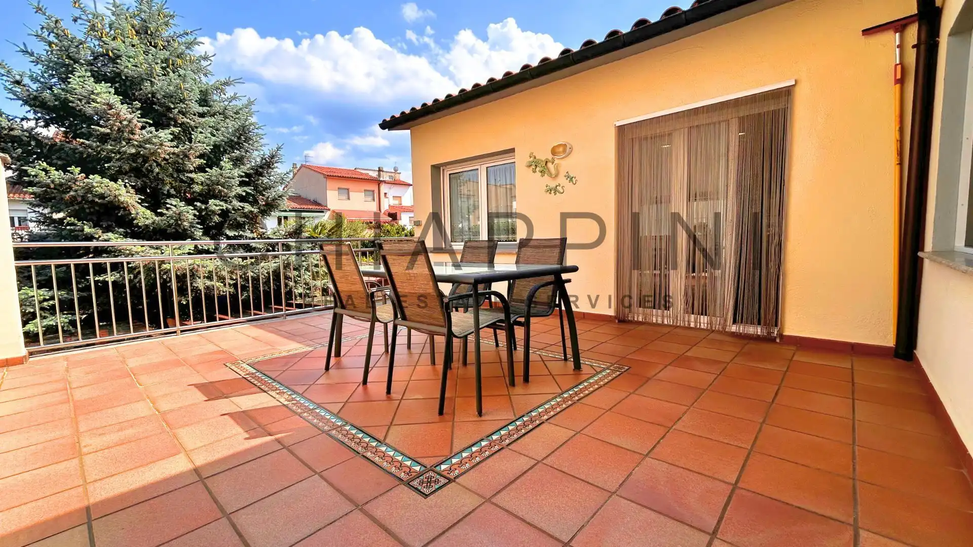 Terrasse von Einfamilien-Reihenhaus zum Verkauf in Manlleu mit Heizung und Abstellraum