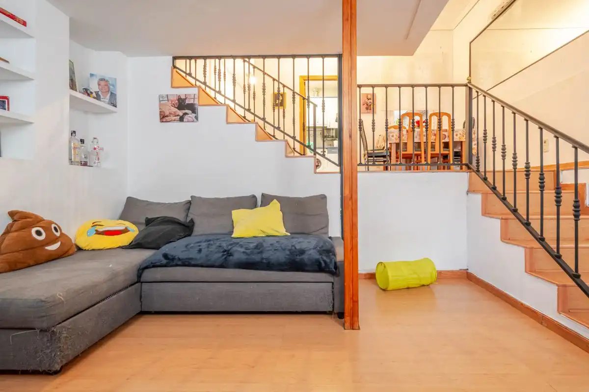 Sala d'estar de Planta baixa en venda en Madrid amb Calefacció, Terrassa i Balcó