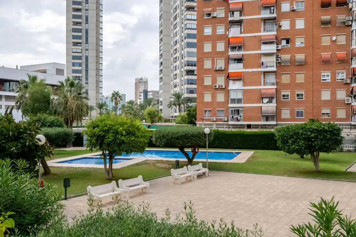 Vista exterior de Piso en venta en Benidorm con Aire acondicionado, Calefacción y Jardín privado