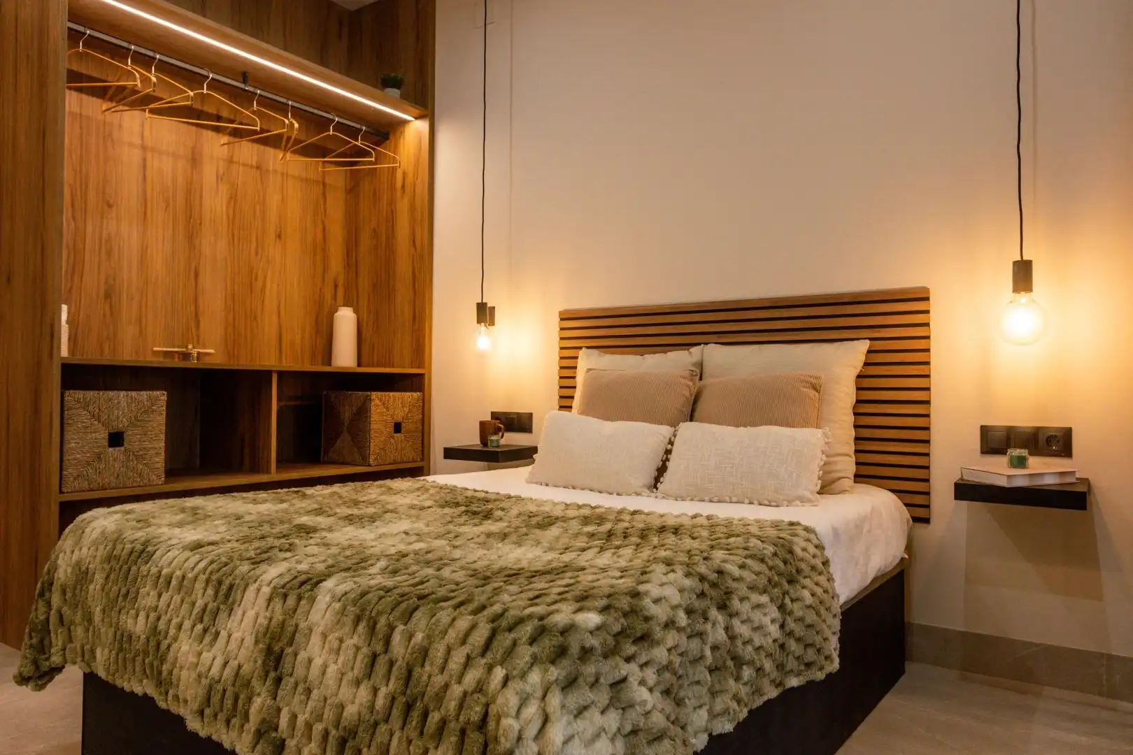Habitación de Estudio en venta en Granada con Aire acondicionado, Calefacción y Alarma