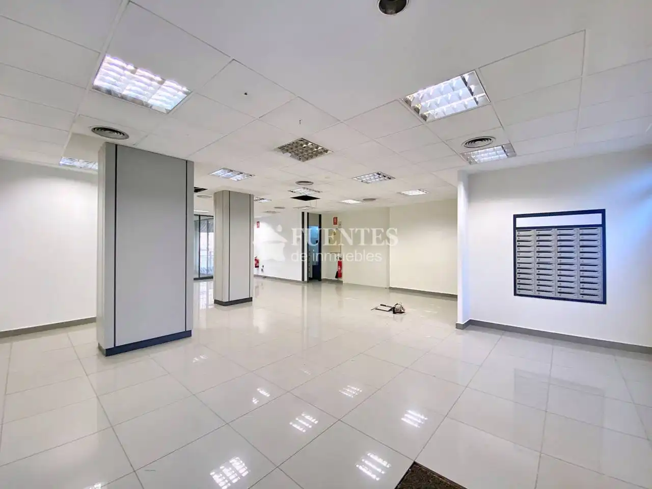 Local comercial en alquiler en Calle  Colombia, imagen 2