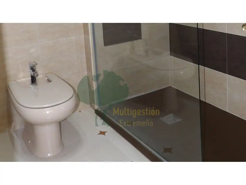 Baño de Casa adosada en venta en Cáceres