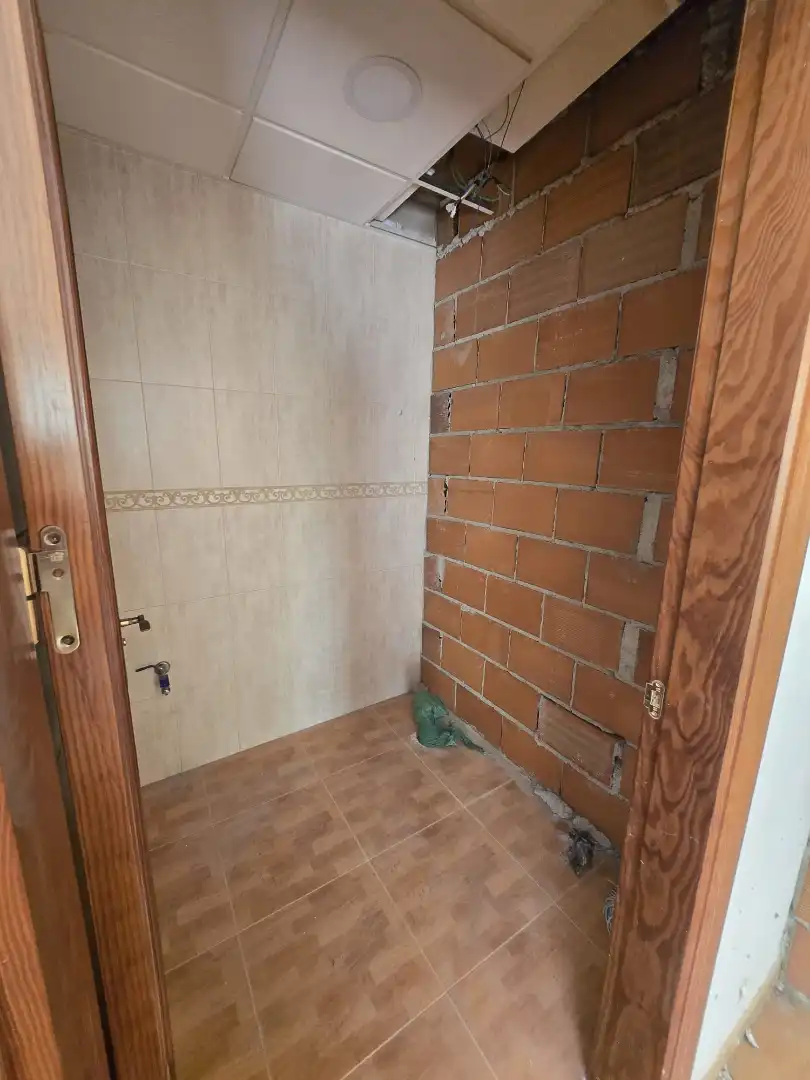 Local comercial de lloguer a Calle Suárez 2, imagen 2