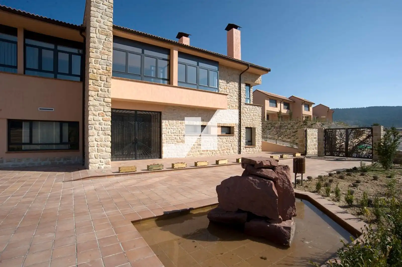 Vista exterior de Edificio en venta en Orea