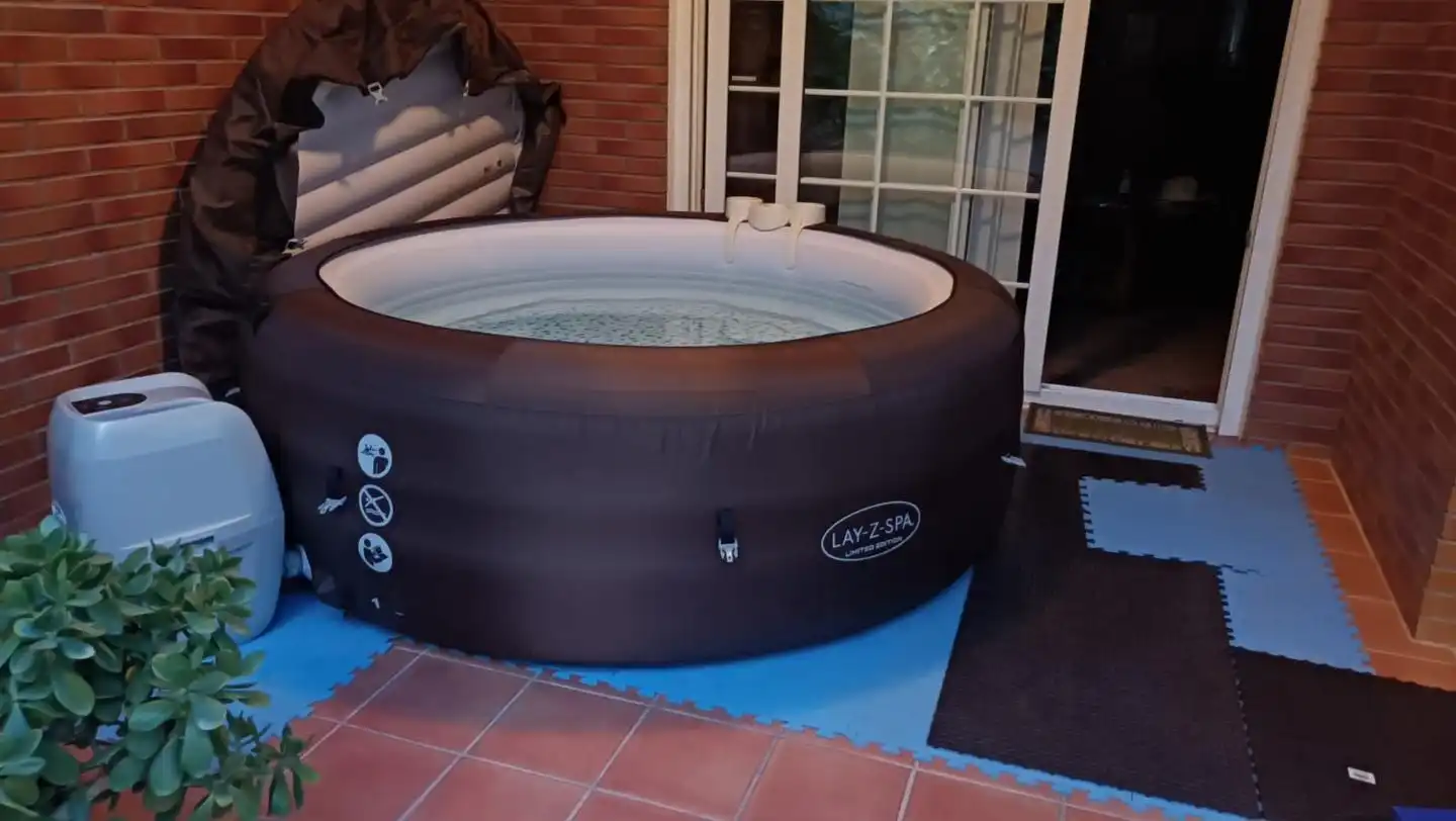 Piscina de Casa adosada en venta en Zaragoza con Aire acondicionado, Calefacción y Jardín privado