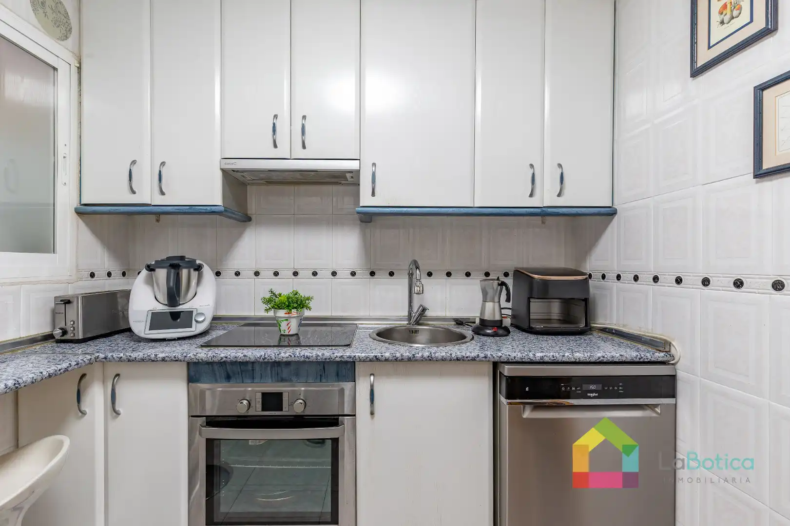 Cocina de Piso en venta en Olías del Rey con Aire acondicionado, Calefacción y Piscina comunitaria