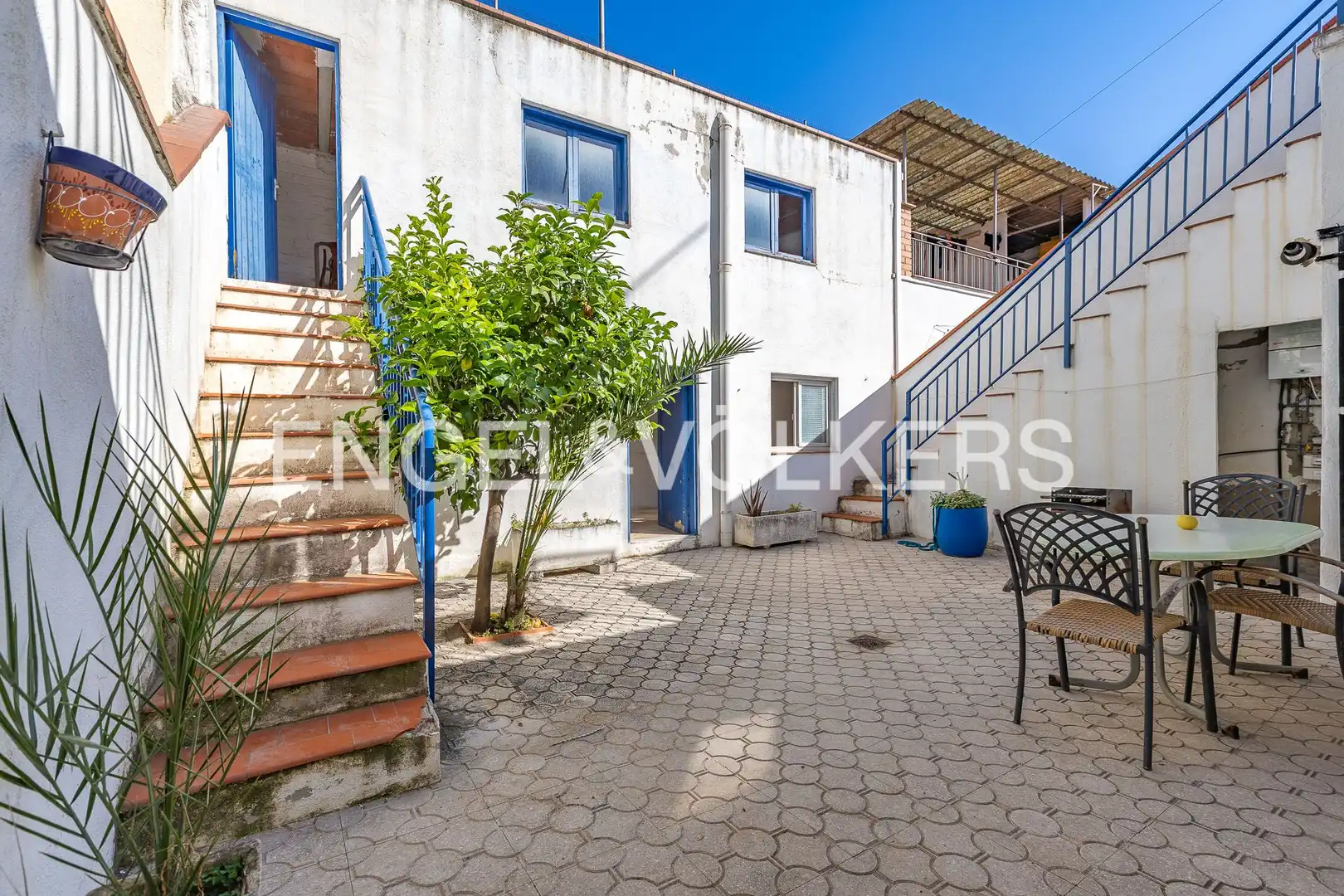 Vista exterior de Casa o xalet en venda en Sabadell amb Calefacció, Jardí privat i Terrassa