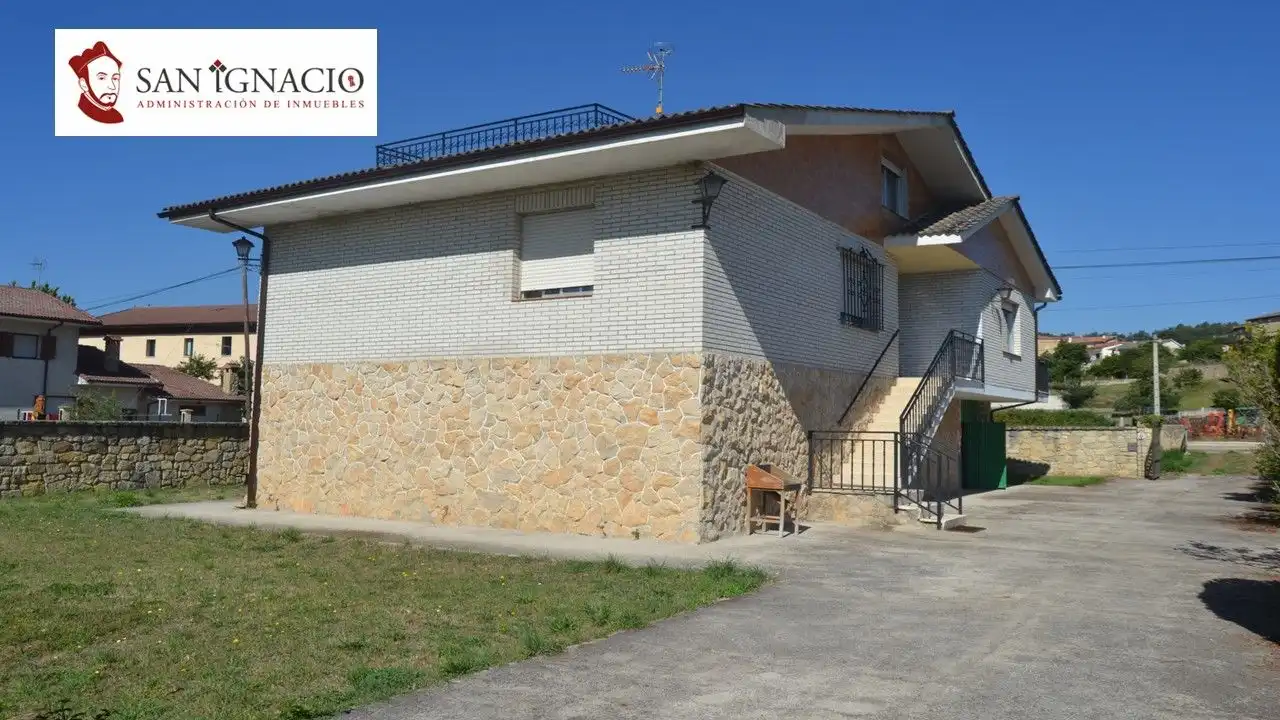 Vista exterior de Casa o xalet en venda en Valle de Tobalina amb Calefacció, Jardí privat i Terrassa