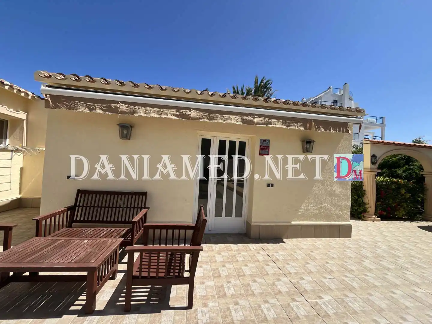 Außenansicht von Haus oder Chalet zum Verkauf in Dénia mit Klimaanlage, Heizung und Privatgarten