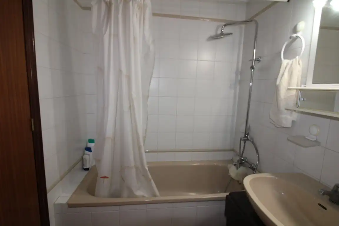 Badezimmer von Wohnung zum Verkauf in Torrevieja mit Möbliert und Balkon