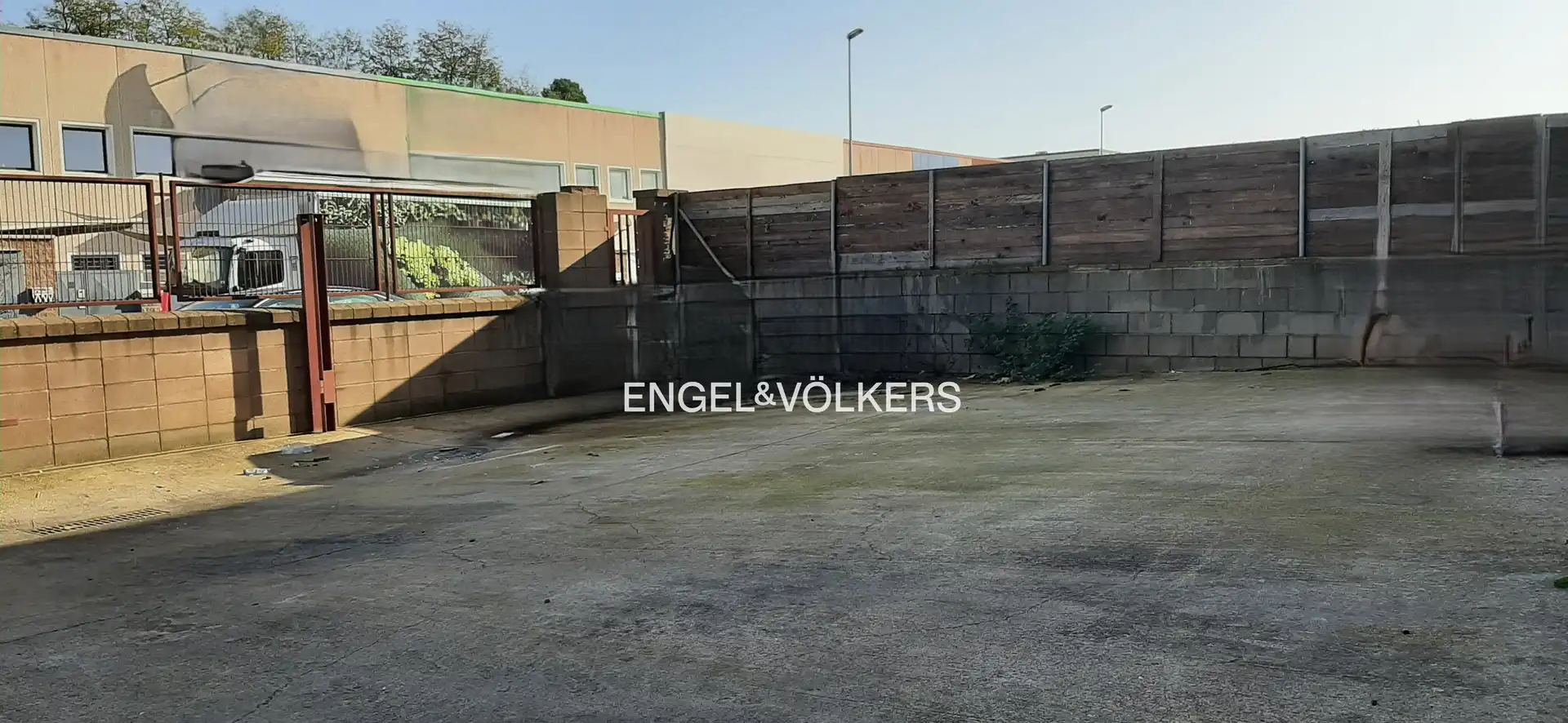 Nave industrial en venta en Cerdanyola del Vallès