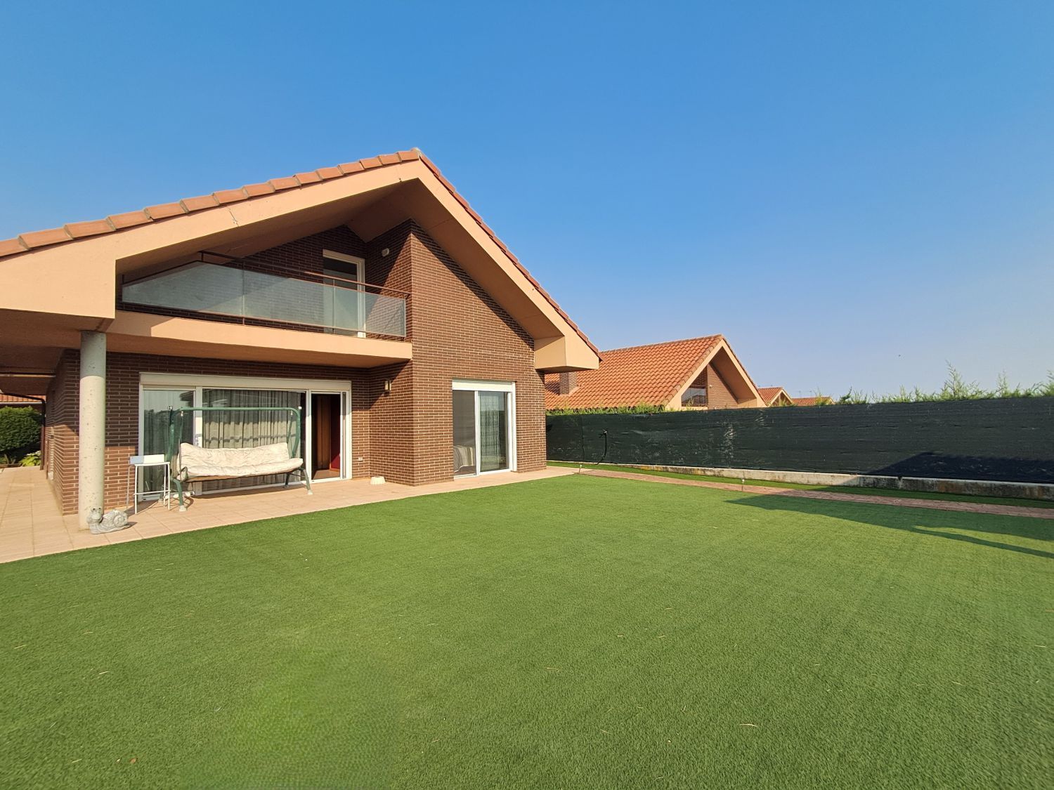 Vista exterior de Casa o xalet en venda en Renedo de Esgueva amb Calefacció, Jardí privat i Parquet
