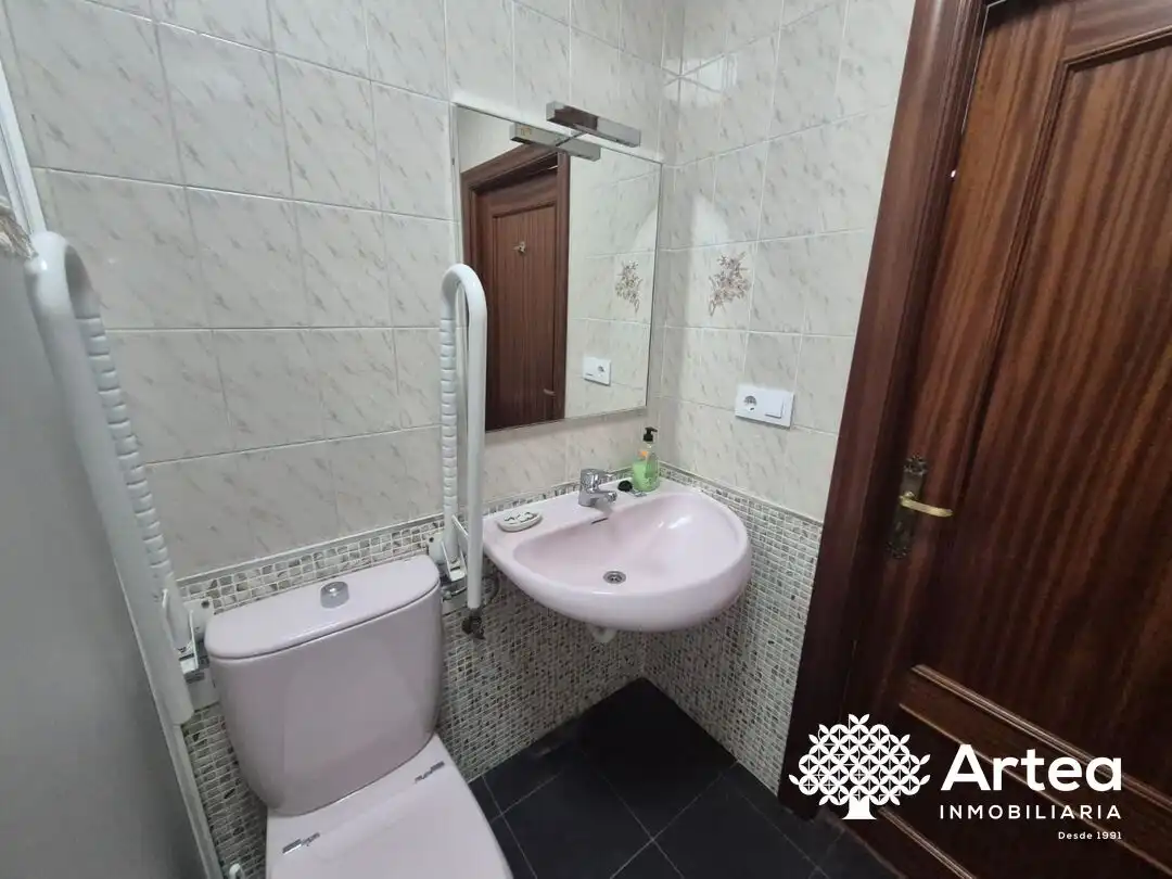 Bathroom of Flat for rent in Bilbao   with Heating, Oven and Washing machine