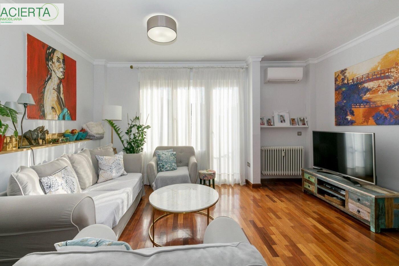 Living room of Flat for sale in  Granada Capital  with Air Conditioner, Heating and Parquet flooring